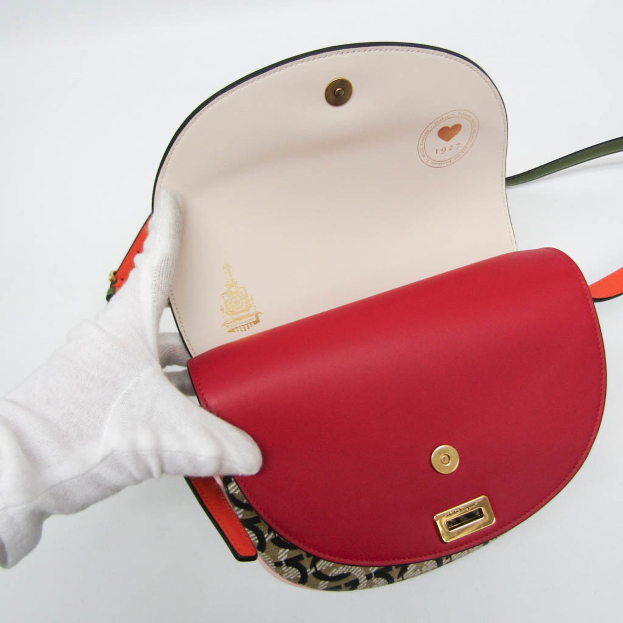 Salvatore Ferragamo Gancini AU-21 H986 Women's Leather,PVC Shoulder Bag Beige — Like New