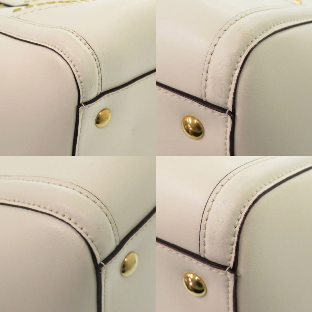 Excellent condition Salvatore Ferragamo Amy EZ-21 G661 gold hardware leather white tote bag, one-shoulder 1544
