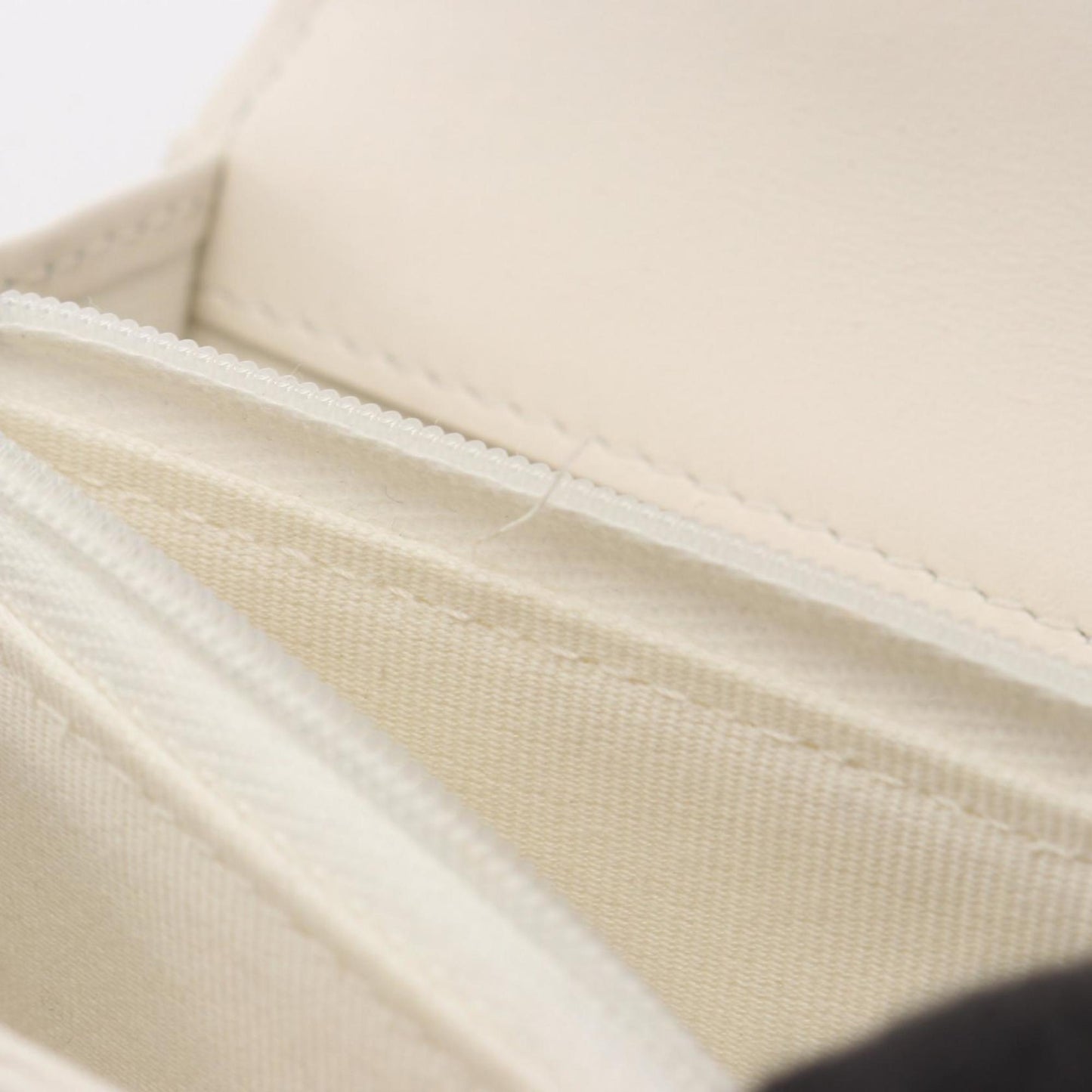 CHANEL Matelasse Top Handle Phone Case Shoulder Bag in Lambskin Leather (White)