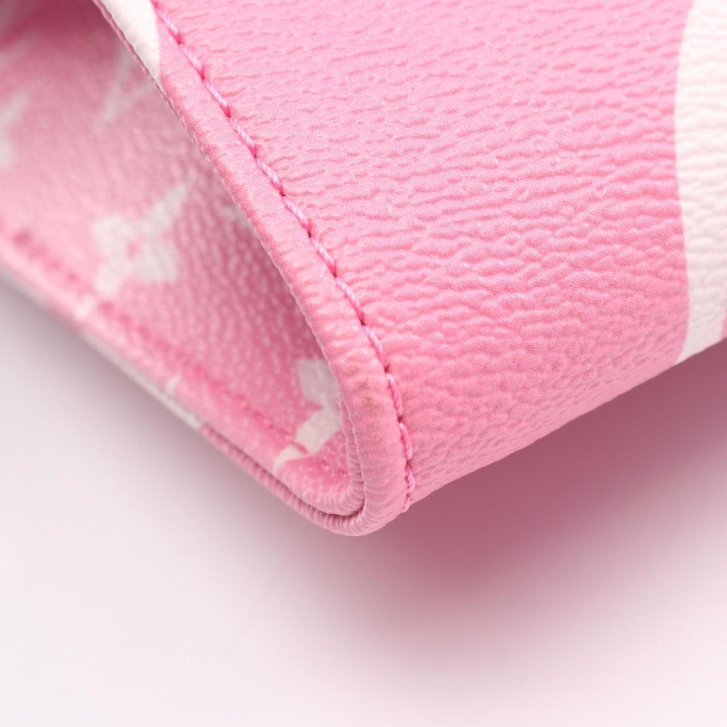 Louis Vuitton On the Go GM LV Escale Rouge Tote Bag in Monogram Giant Leather, Women's, Red and Pink Multicolor, M45121