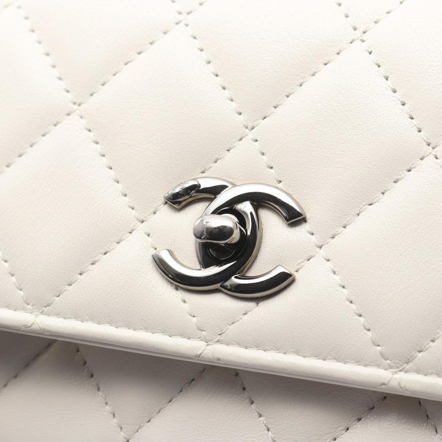 CHANEL Matelasse Top Handle Phone Case Shoulder Bag in Lambskin Leather (White)
