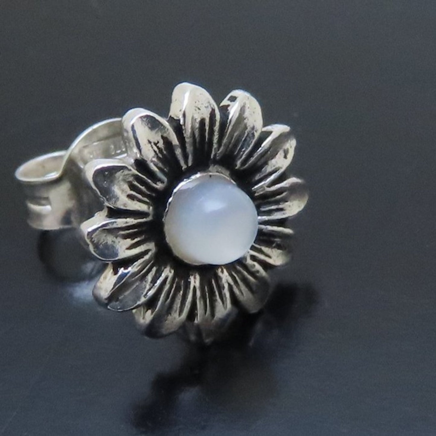 GUCCI Double G Flower Earrings in Mother of Pearl and 925 Sterling Silver, Women's, NA38341 294622