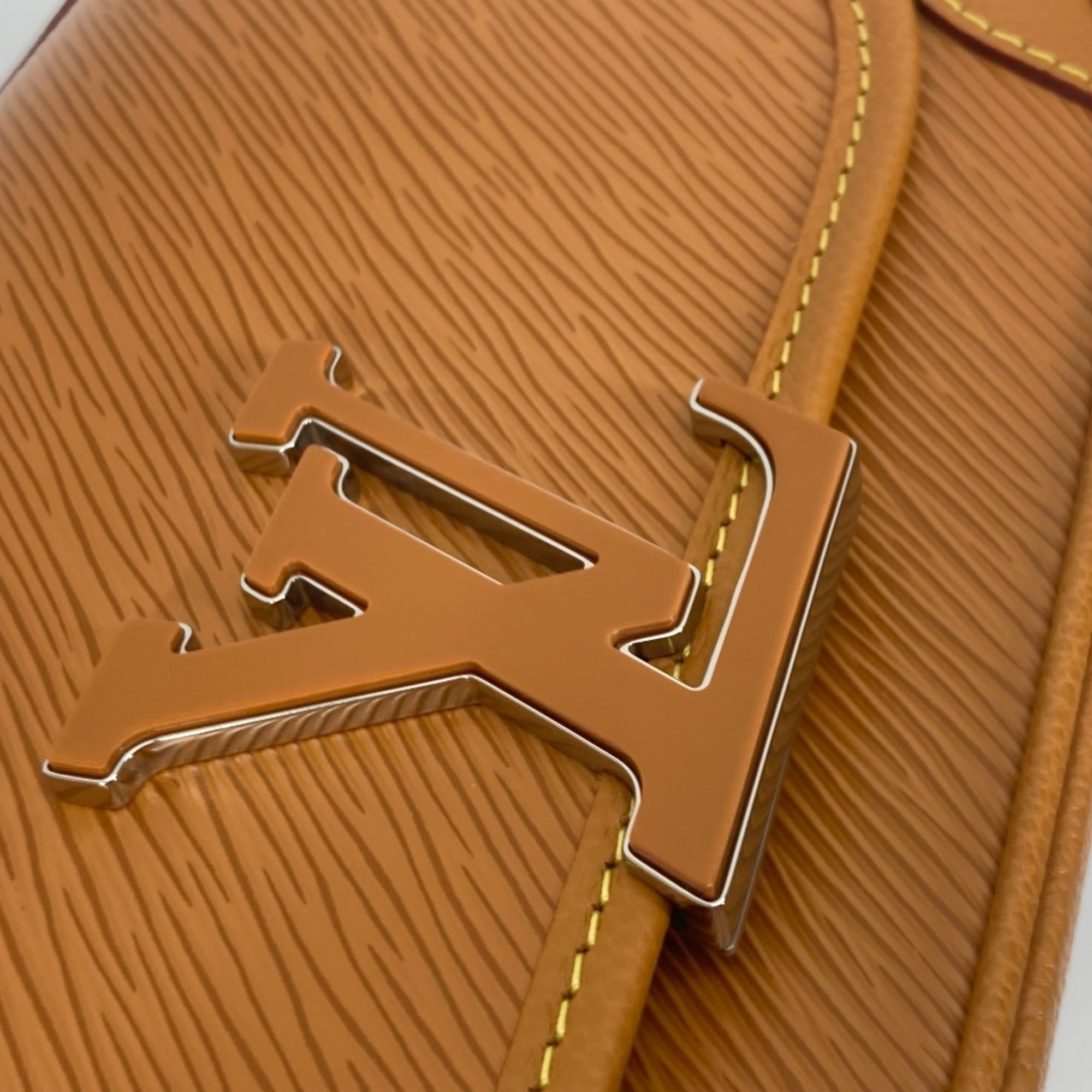 LOUIS VUITTON M59459 Epi Bussi NM Pochette Shoulder Bag in Leather, Women's, Beige — Like New