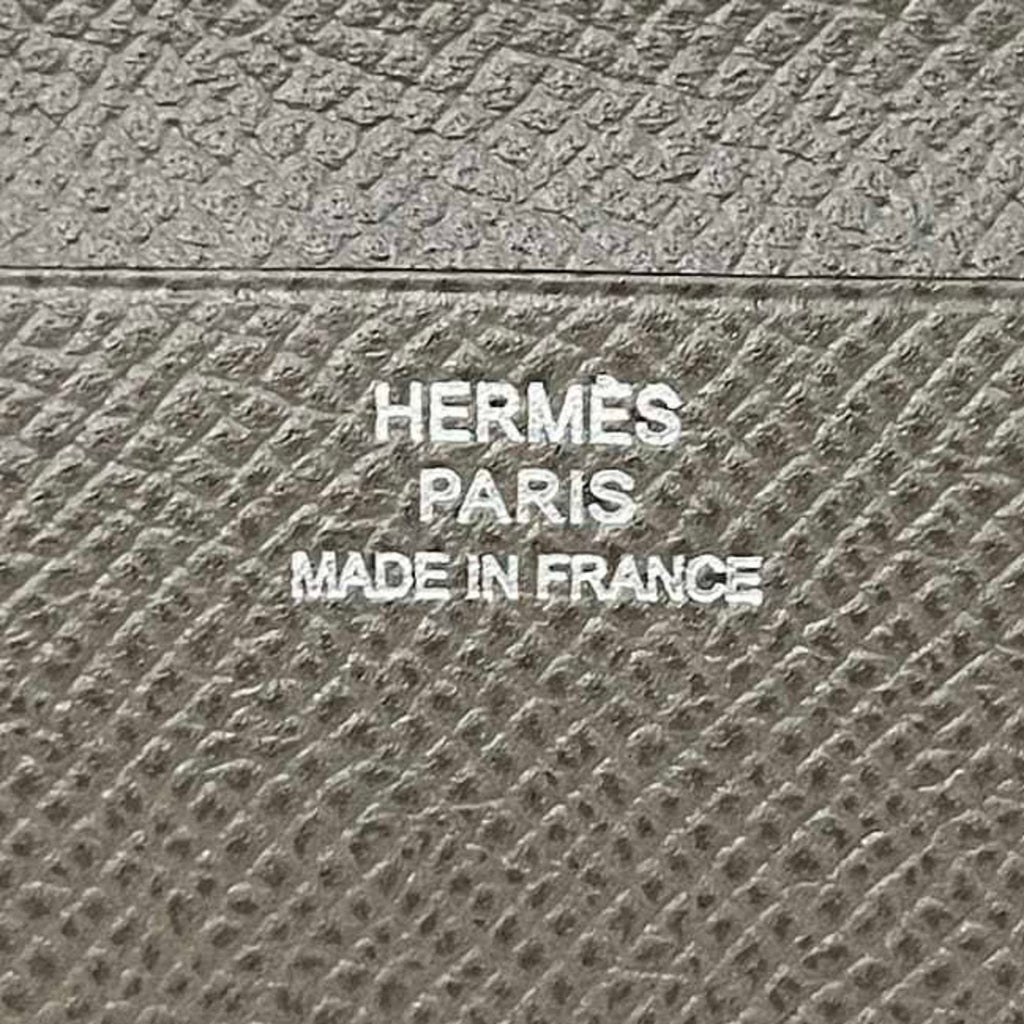 Hermes Hermès MC Fleming bifold wallet (f-24632) in greige leather with Epson Tourtiere logo and T-stamp. This genuine grained is available gray beige. Suitable for both men women.