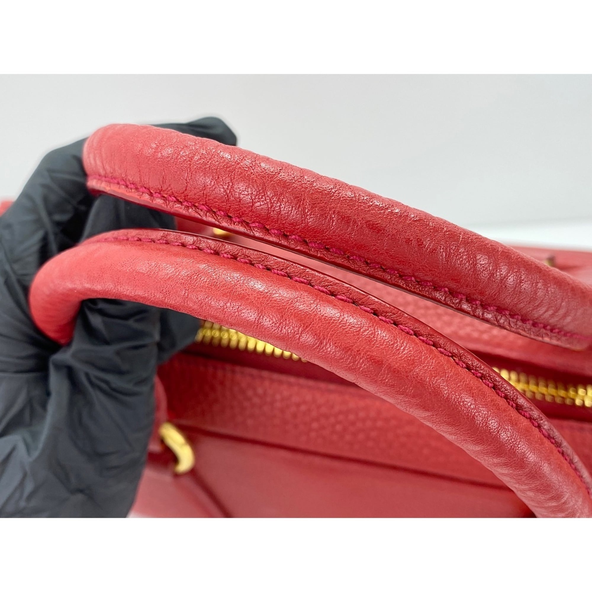 Prada tote bag, red — Like New