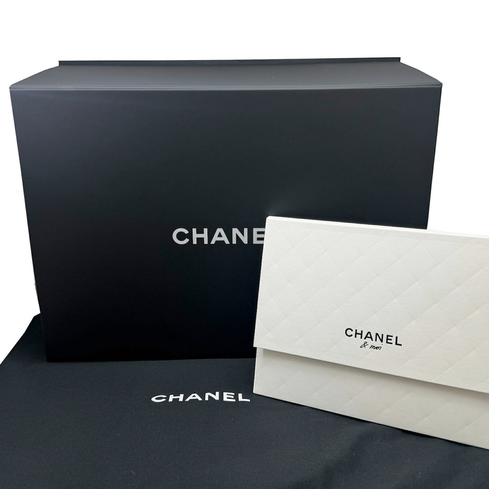 CHANEL Matelassé 22 Small Handbag, Calfskin, Black AS3260, Chain Tote, Women's — Like New