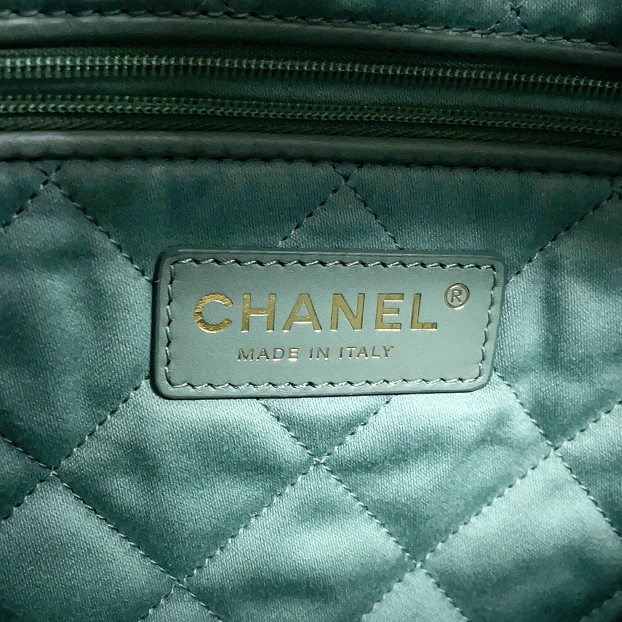 Chanel handbag CHANEL 22 Matelassé Small Shiny Calf Leather AS3260 for women — Like New