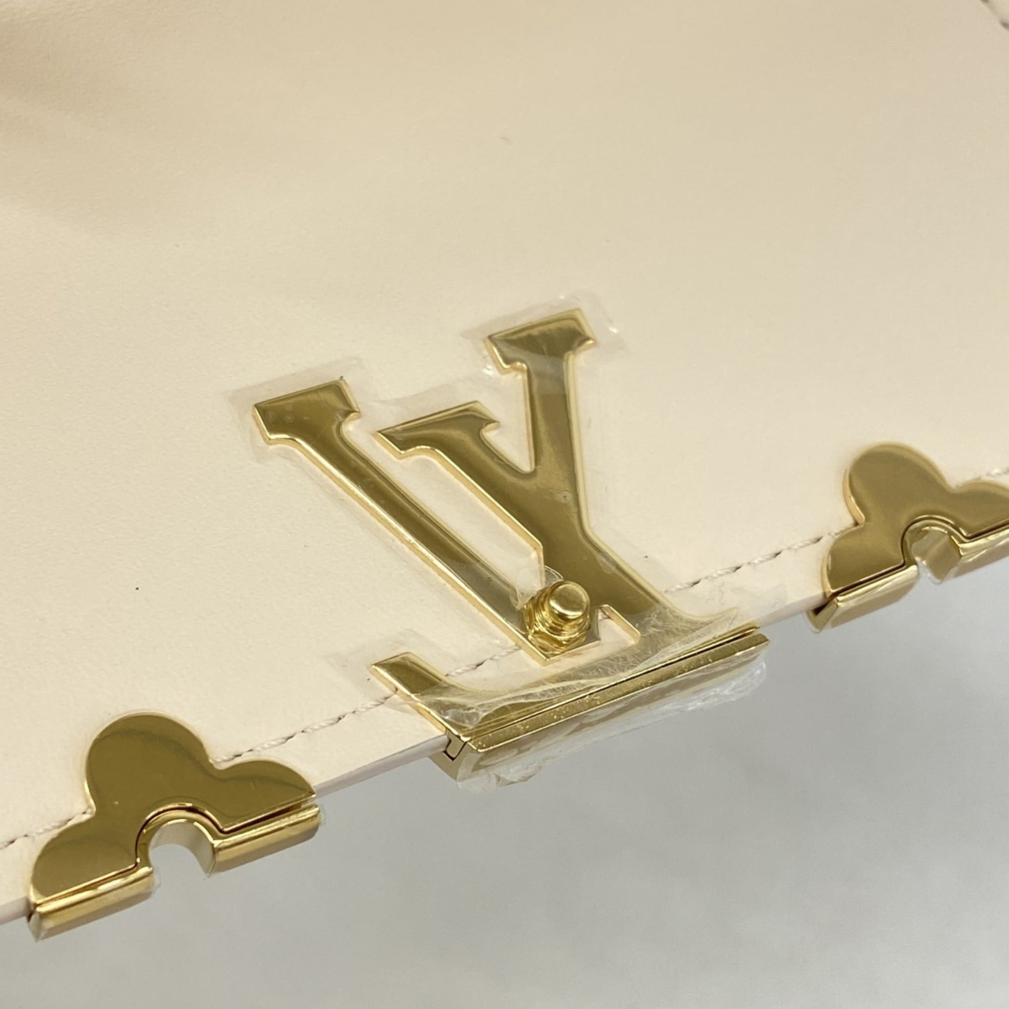 Louis Vuitton Portefeuille Capucines Compact Tri-fold Wallet M11363 Quartz Women's