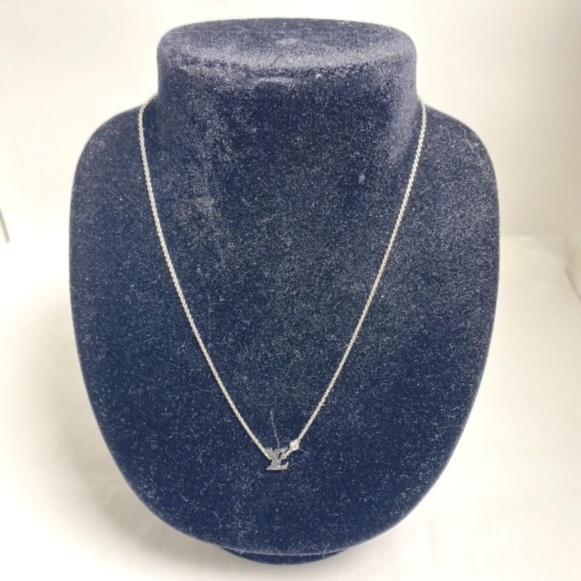 LOUIS VUITTON Pendantiff Ideal Blossom LV White Gold x Diamond 750WG Q93653 Silver Necklace — Like New