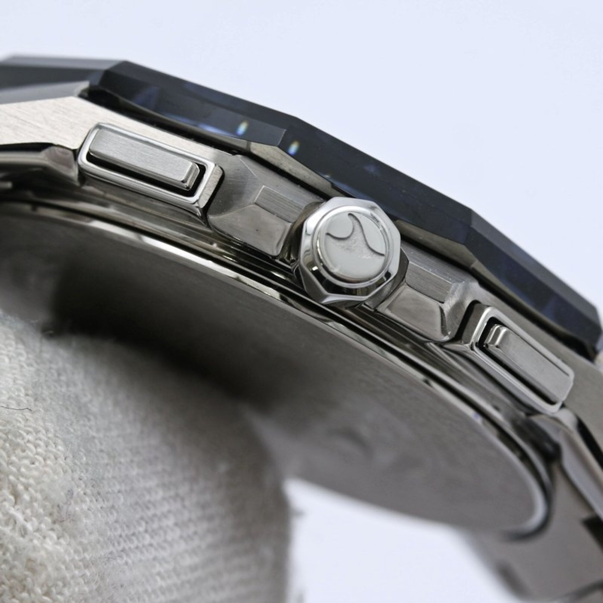 CASIO Oceanus Manta Date OCW-S6000-1AJF Men's Titanium Watch 40484 — Very Good