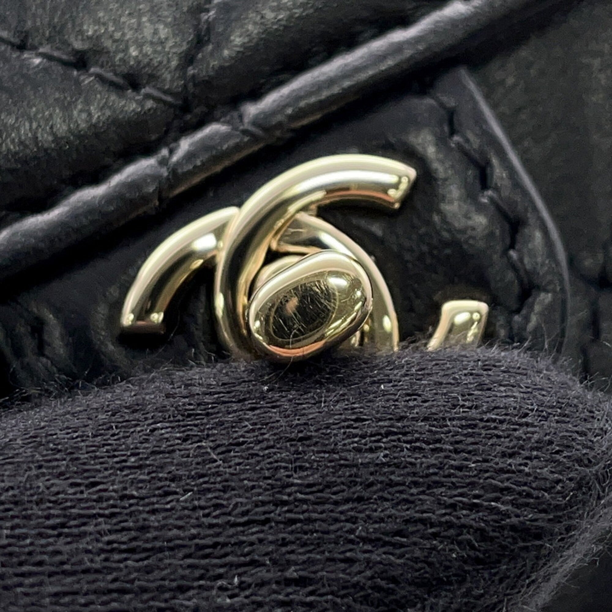 Chanel accessory bag charm, Matelassé heart mini lambskin AP4838, black. handbag pouch — Like New