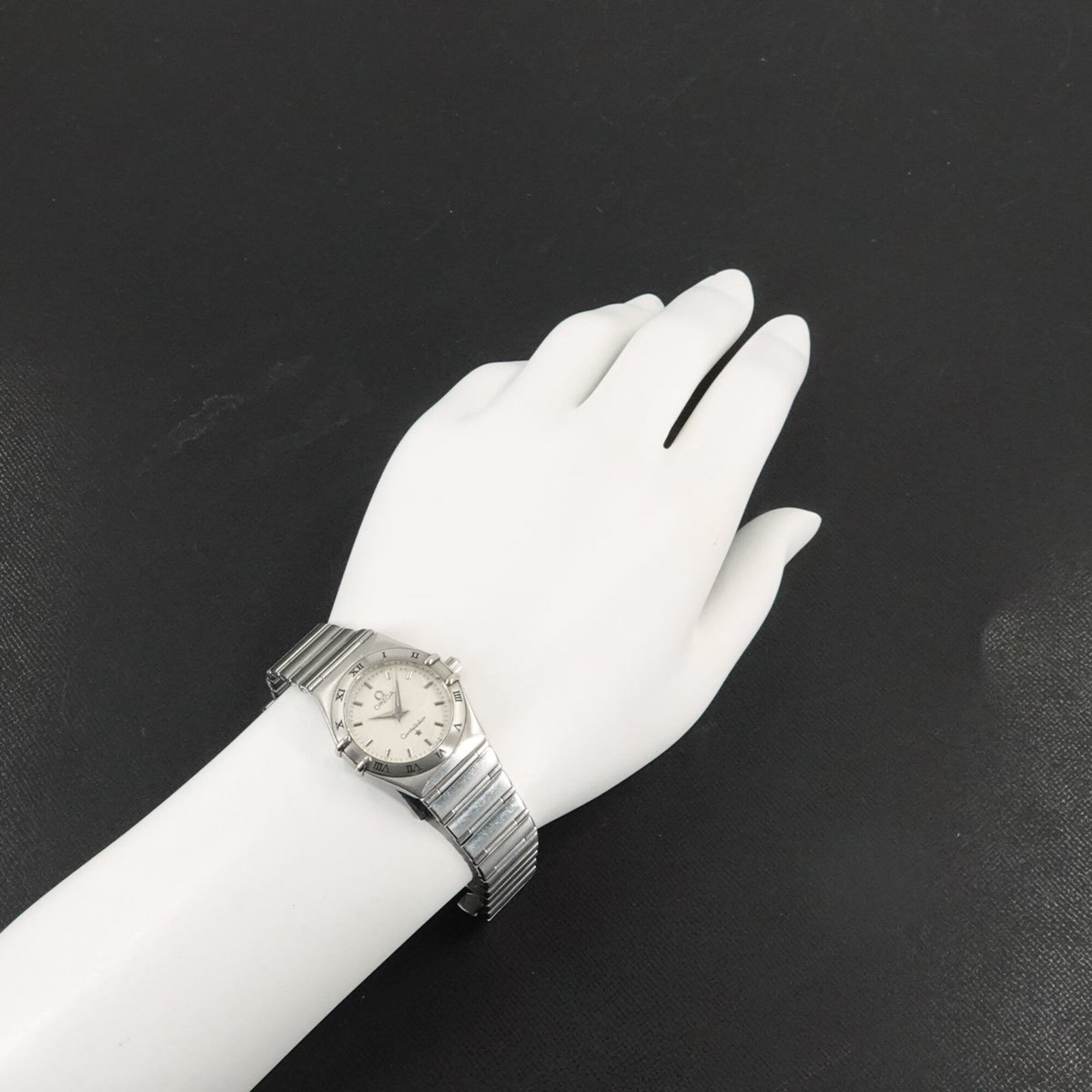 Omega Constellation 1572 30 Ladies' Watch, Silver, Quartz Watch — Very Good