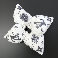 Louis Vuitton Fleur Piqué Scrunchie M96838 White 100% Silk Hair Clip LV Women's LOUIS VUITTON — Like New