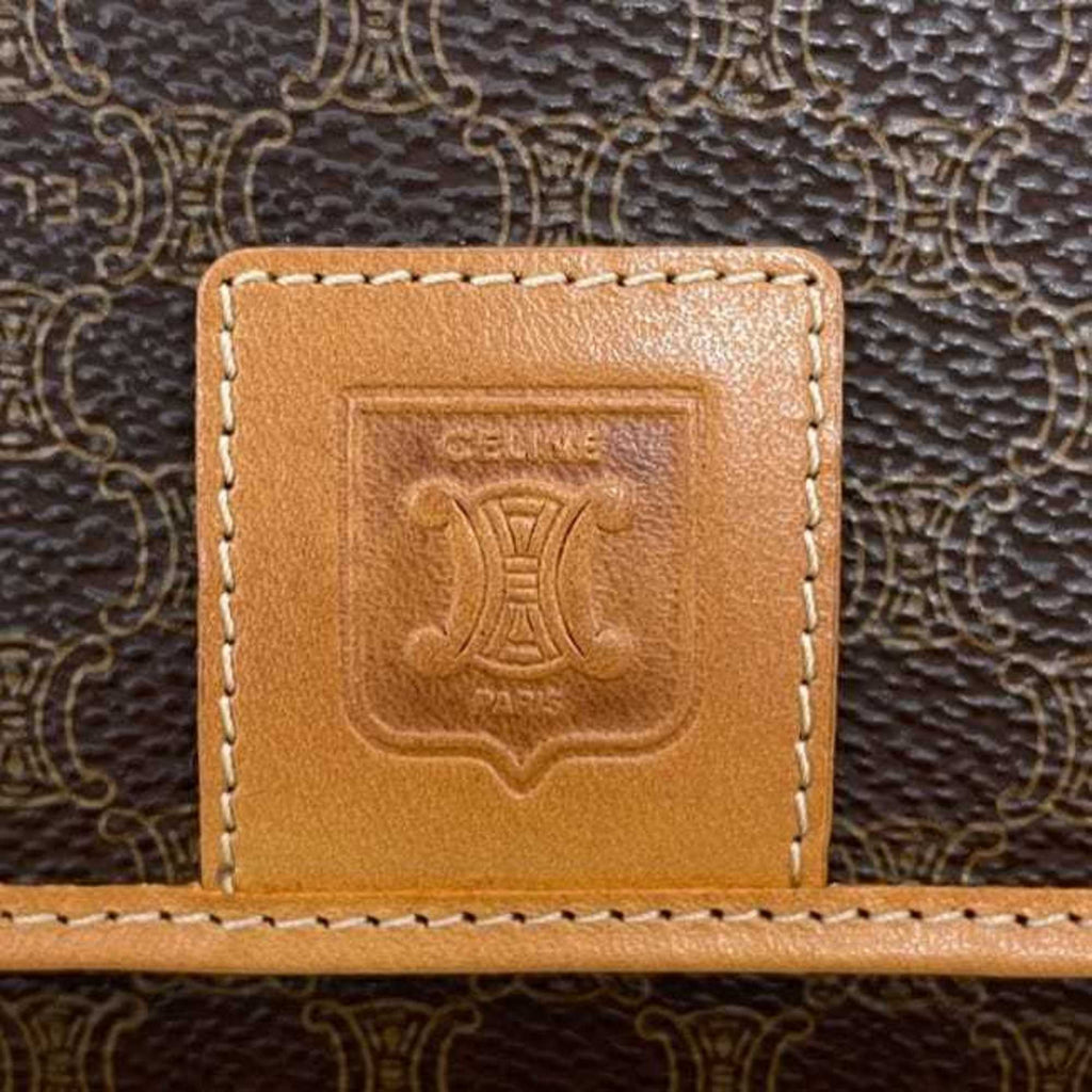 Celine bifold long wallet ec-24595 brown macadam with PVC leather clasp, size M/96. CELINE wallet, brown, for men and women.