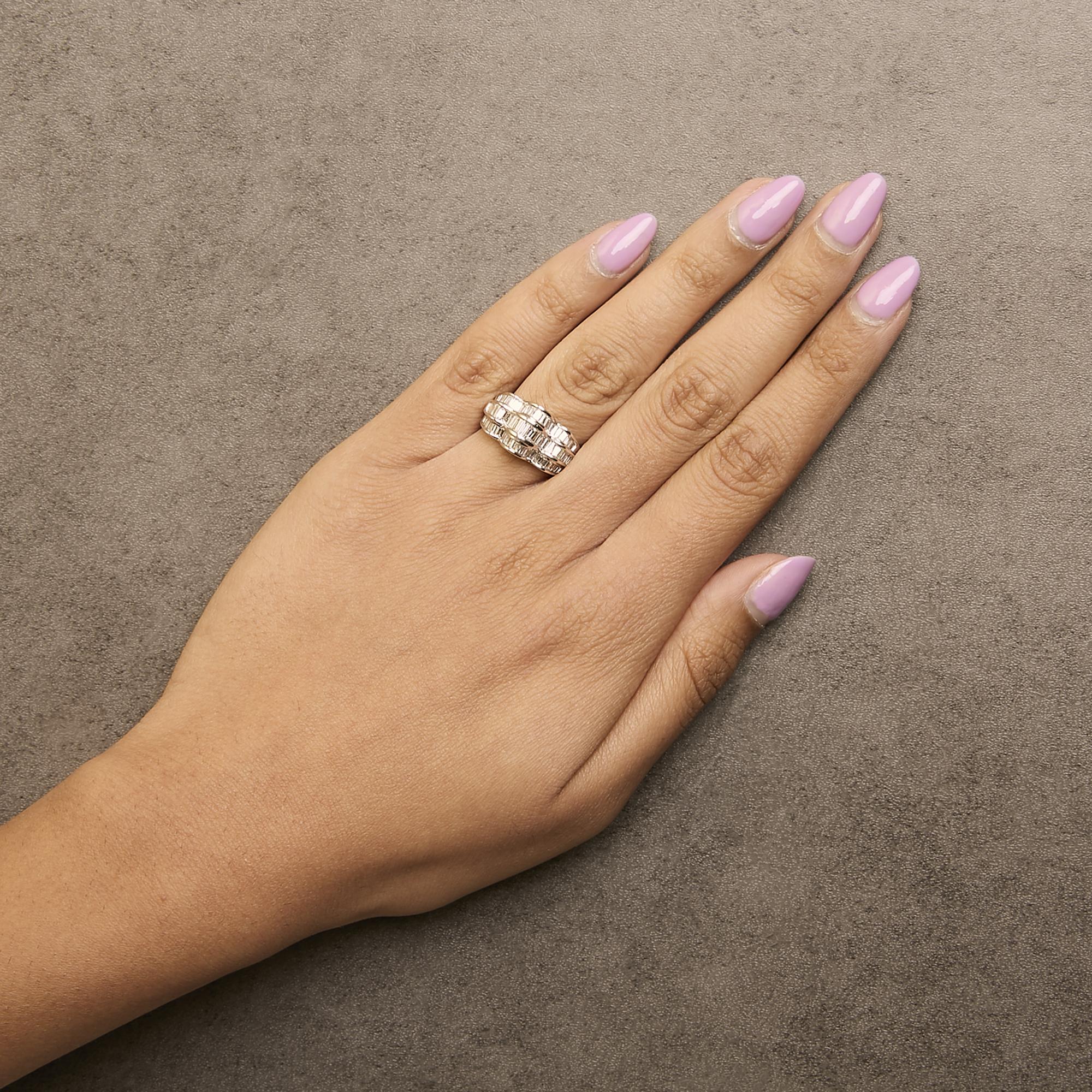 14K White Gold 1-1/4 Cttw Baguette Diamond Wave Design Band Ring