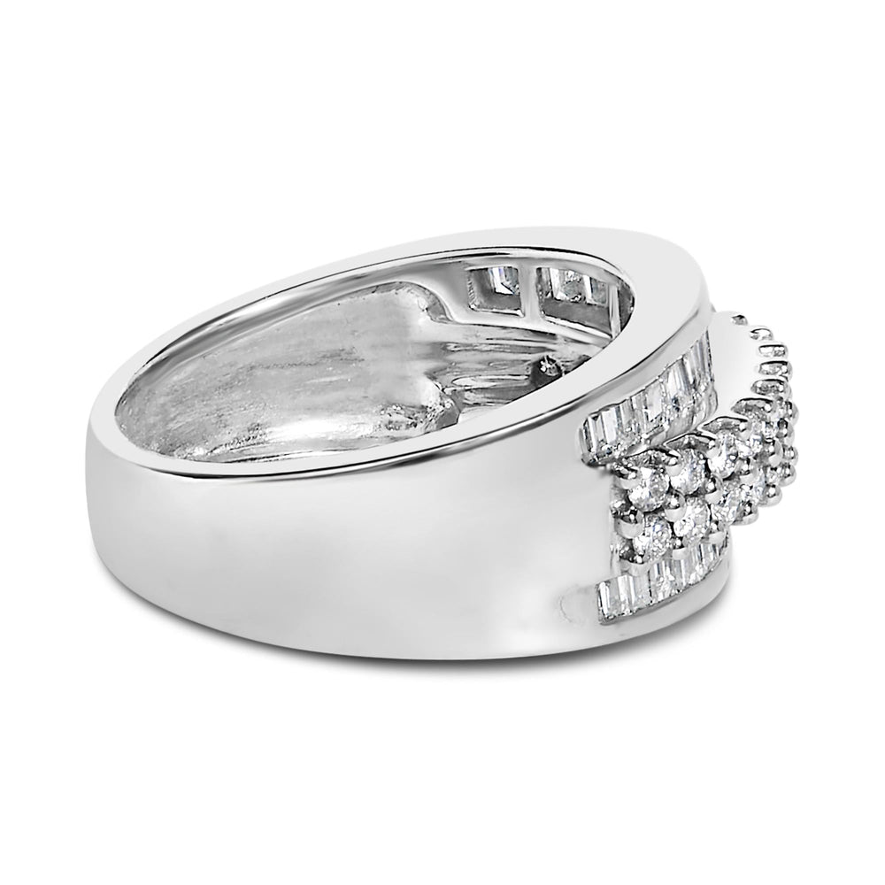 14K White Gold Round and Baguette Diamond Ring (1 1/2 Cttw, F-G Color, SI1-SI2 Clarity)
