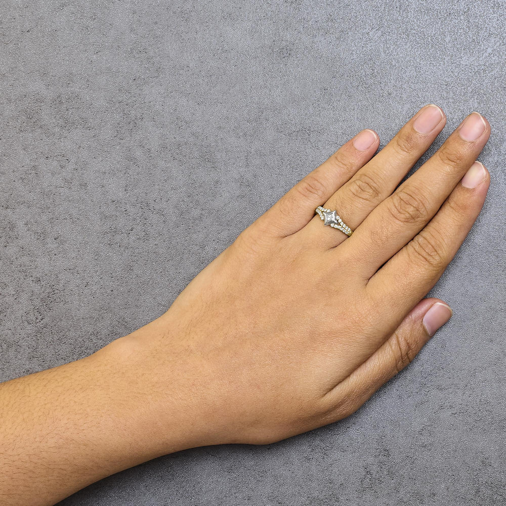 10K Two Tone Color 1/2 Cttw Diamond Kite and Split Shank Ring (H-I Color,SI2-I1 Clarity)