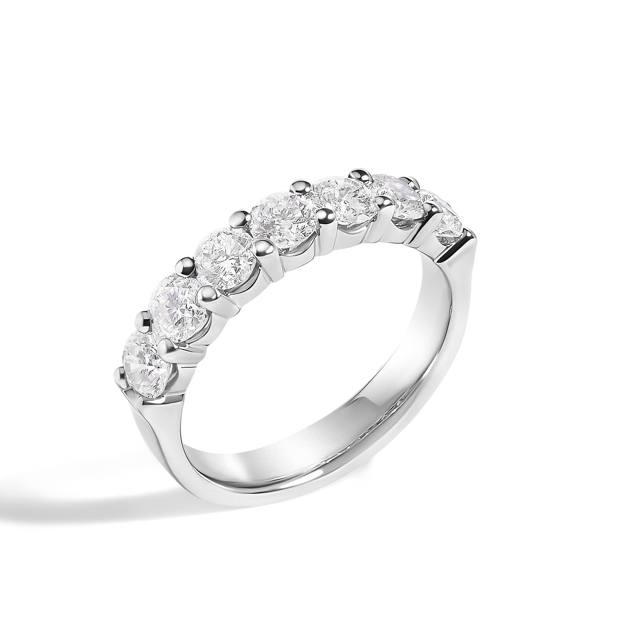 14K Gold 1 1/2 Cttw Diamond 7 Stone Band Ring