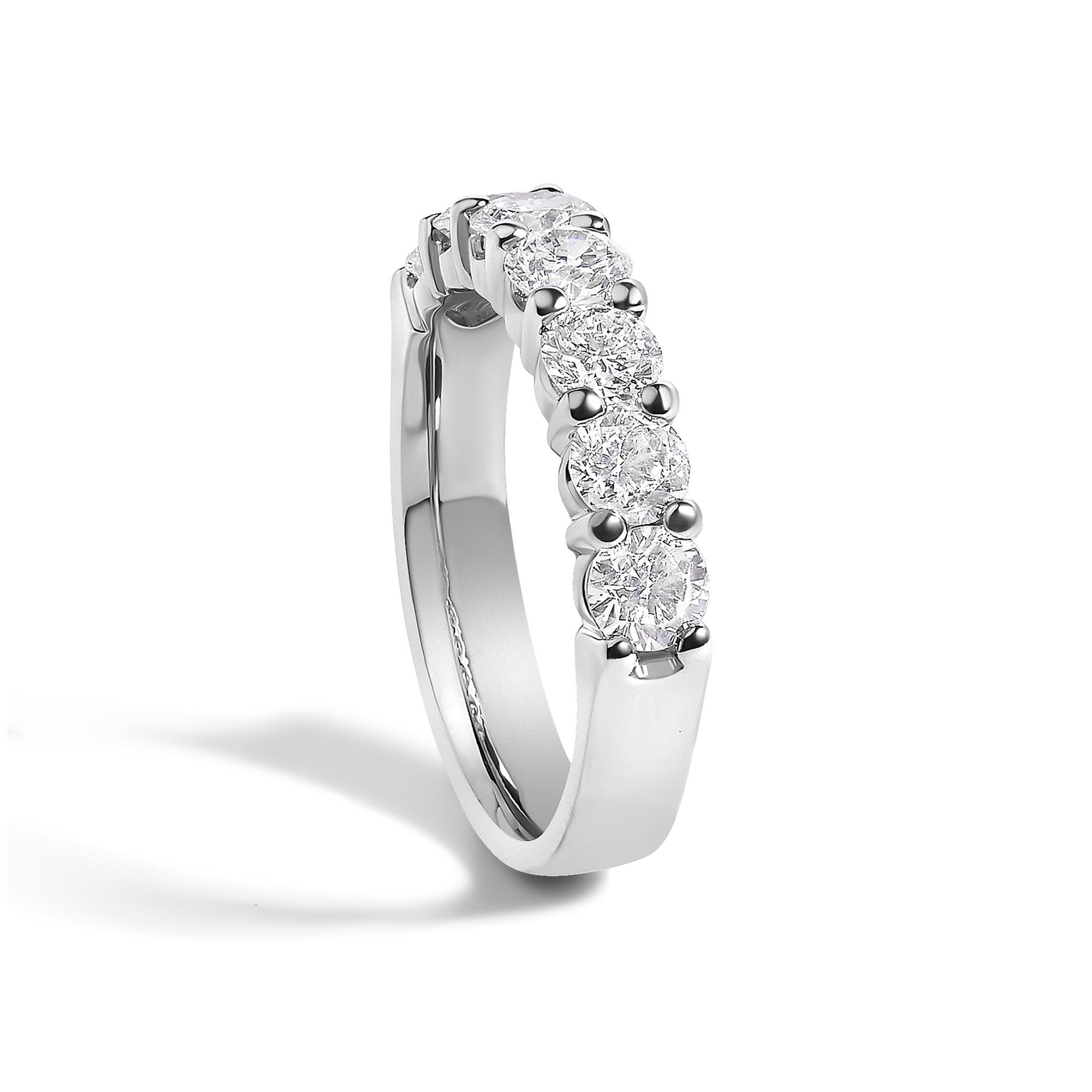 14K Gold 1 1/2 Cttw Diamond 7 Stone Band Ring