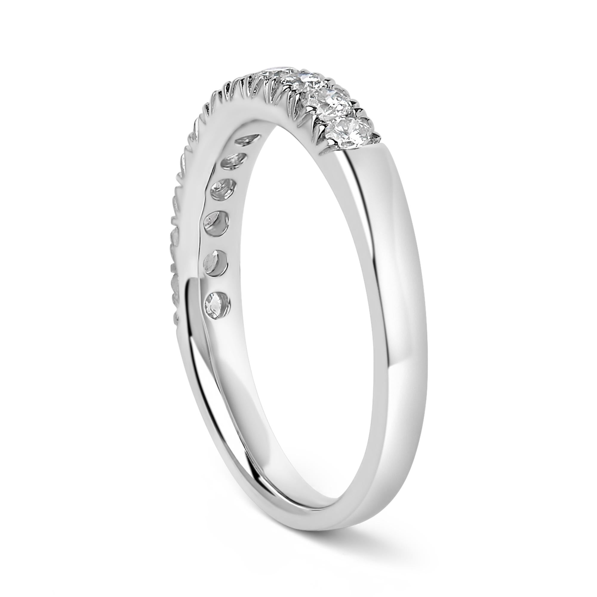 14K Gold 1/2 Cttw Round Diamond 11 Stone Classic Band