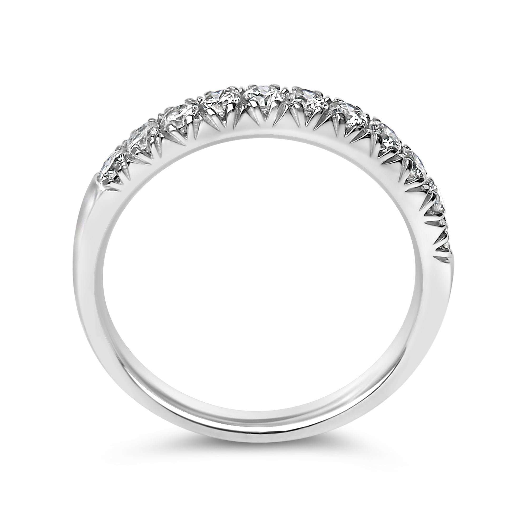 14K Gold 1/2 Cttw Round Diamond 11 Stone Classic Band