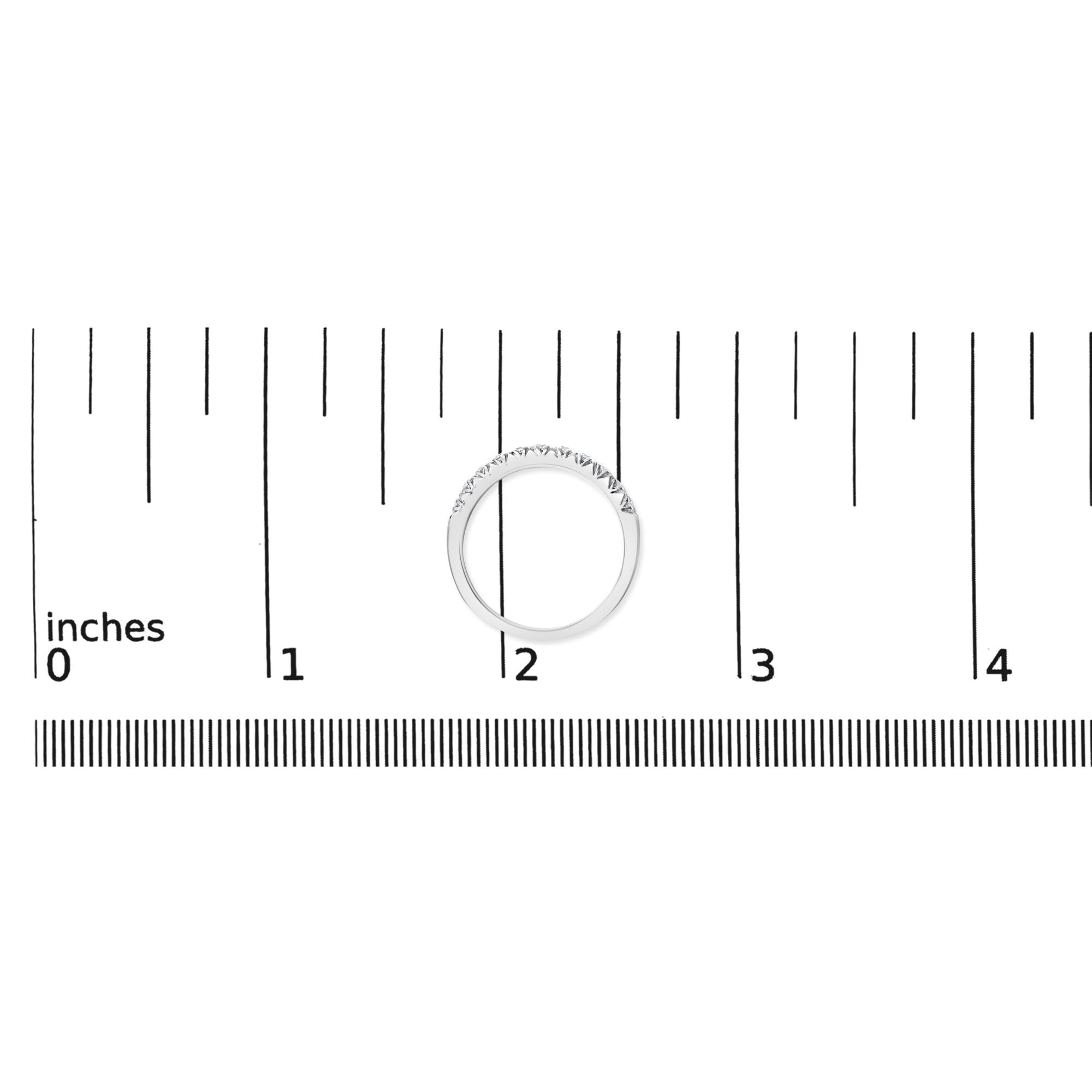 14K Gold 1/2 Cttw Round Diamond 11 Stone Classic Band