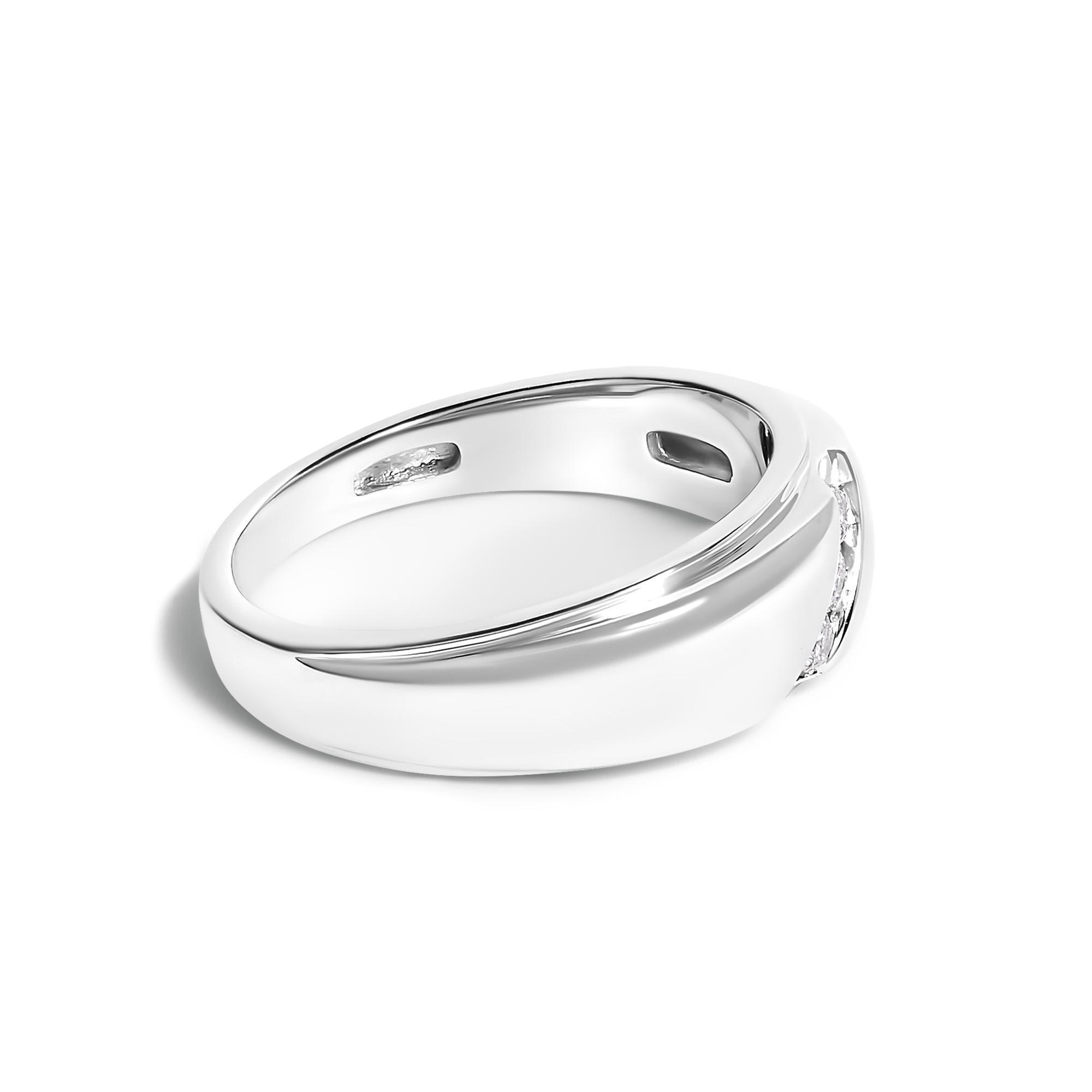 Men's .925 Sterling Silver 1/6 Cttw 3 Stone Diamond Band Ring (H-I Color, I1-I2 Clarity)