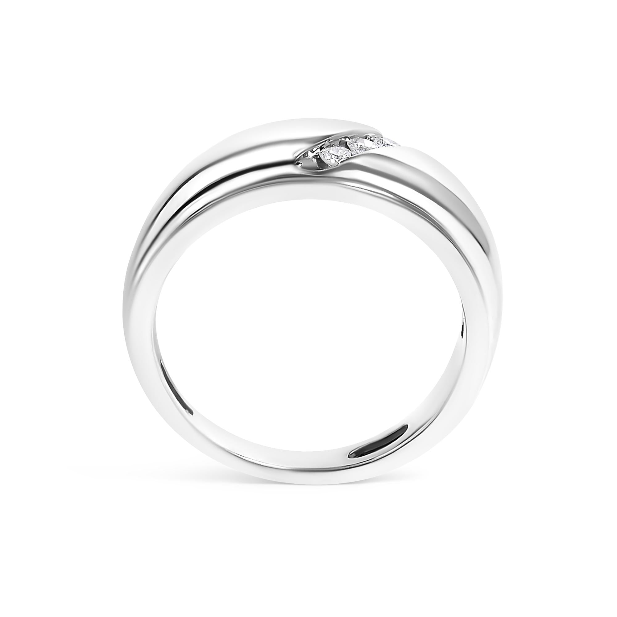 Men's .925 Sterling Silver 1/6 Cttw 3 Stone Diamond Band Ring (H-I Color, I1-I2 Clarity)