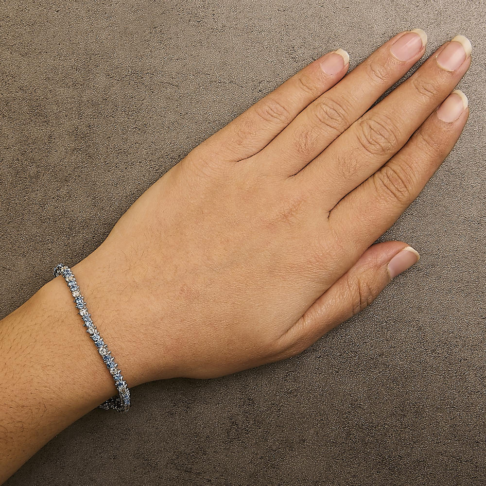 14K White Gold White And Treated Blue Diamond Bracelet (4 5/8 cttw, H-I Color, I1-I2 Clarity)