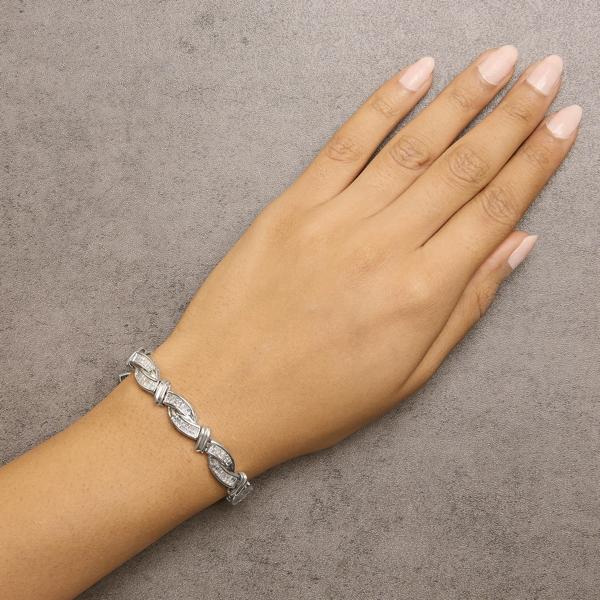 14K White Gold 4.0 Cttw Invisble Set Princess-Cut Diamond Wave Style Link Bracelet (H-I Color, SI2-I1 Clarity) - 7"