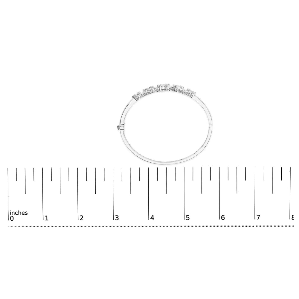 14K White Gold 2 1/2 Cttw Diamond Graduating Floral Cluster Bangle Bracelet (H-I Color, SI1-SI2 Clarity) - Fits Wrists up to 7.25"