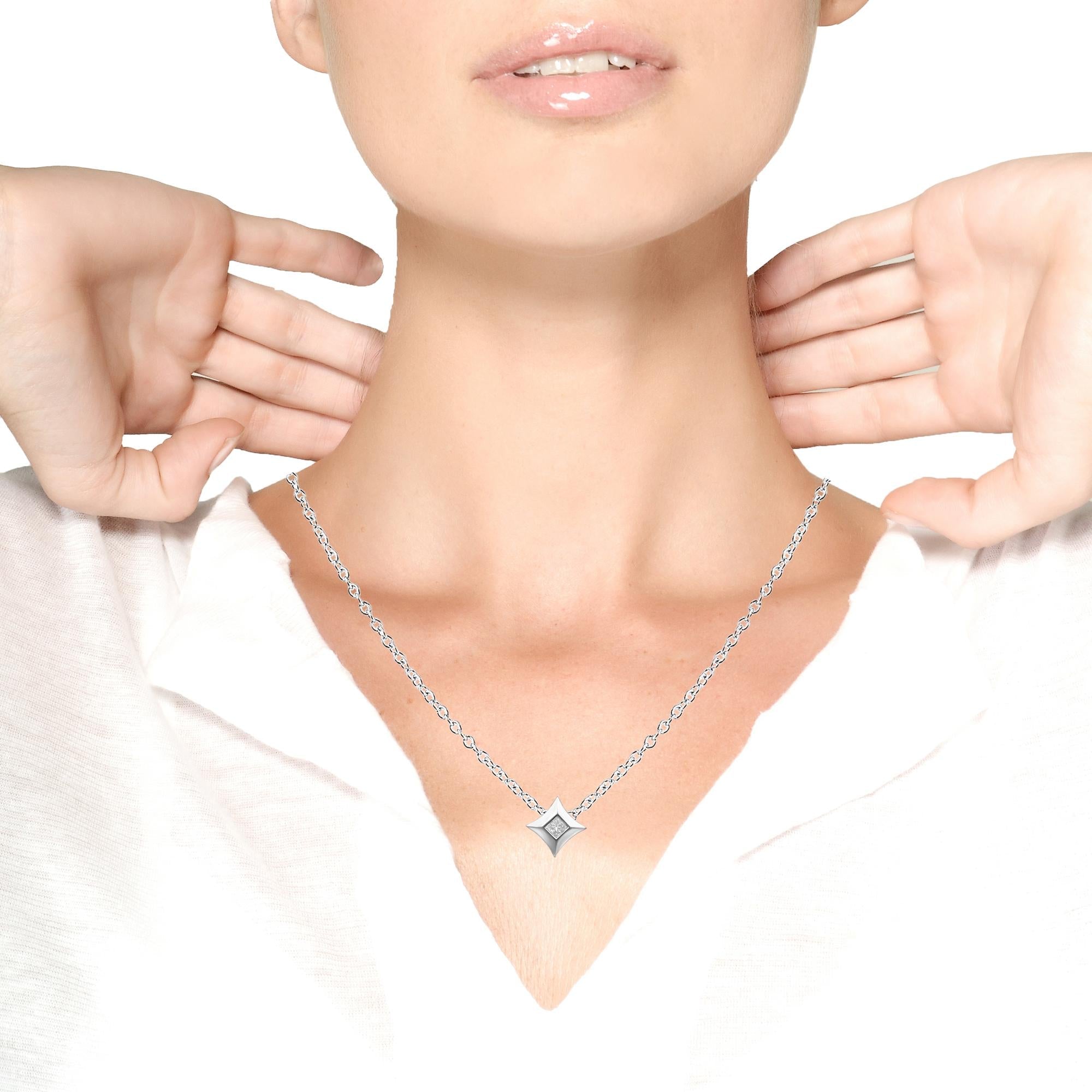 10K Gold 1/5 Cttw Bezel Set Princess Diamond Kite Shaped Solitaire Pendent Necklace
