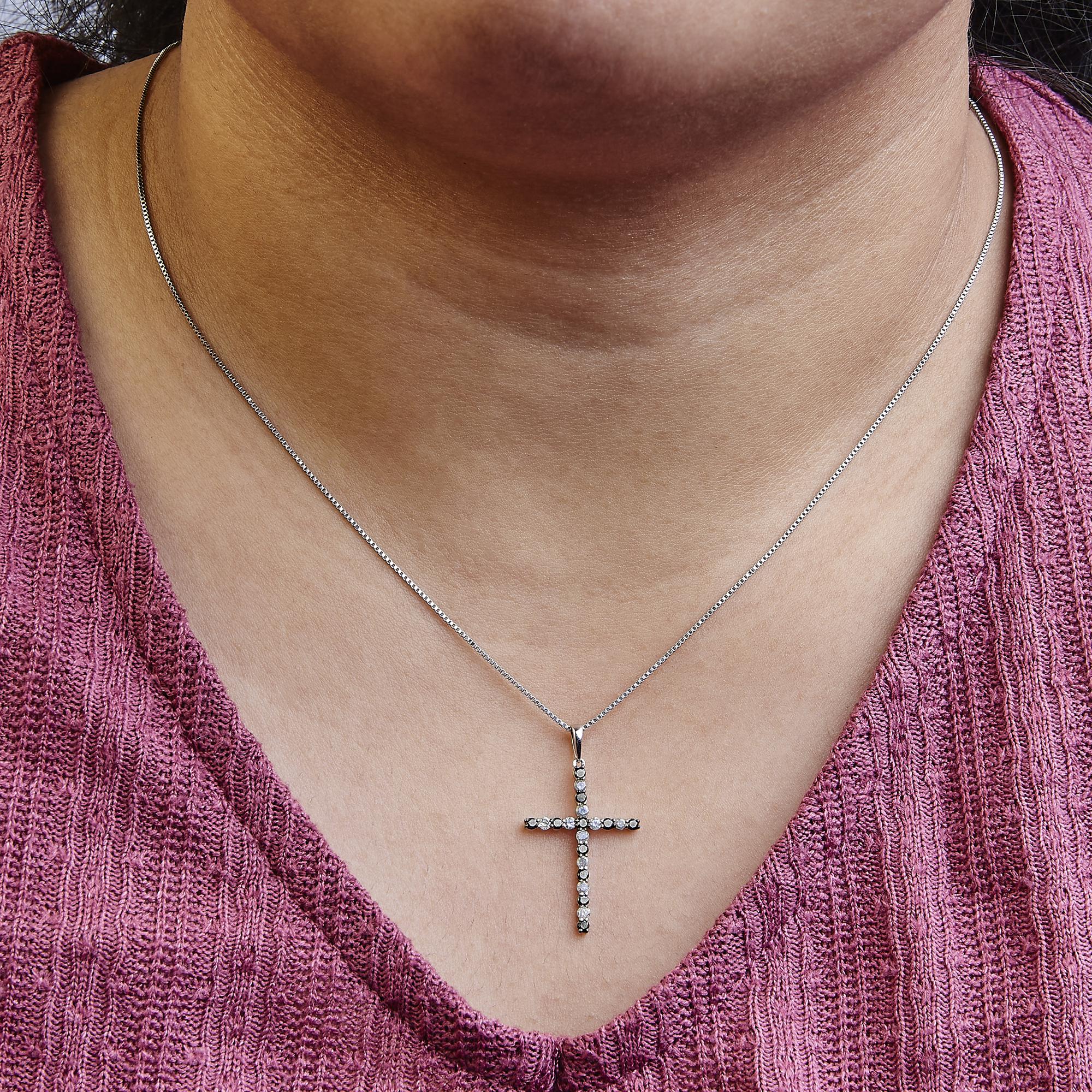 .925 Sterling Silver 1/2 Cttw Alternating Black and White Diamond Cross Pendant Necklace (H-I Color, I2-I3 Clarity) - 18" Inches
