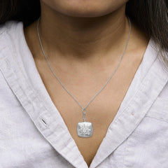 Sterling Silver 1/2 Cttw Diamond Sunburst Medallion Pendant Necklace 18 Inch Cable Chain