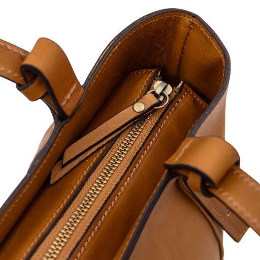 Libra - Leather shoulder bag