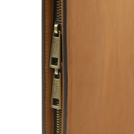 Cesare - Leather document case with handle and ring binder